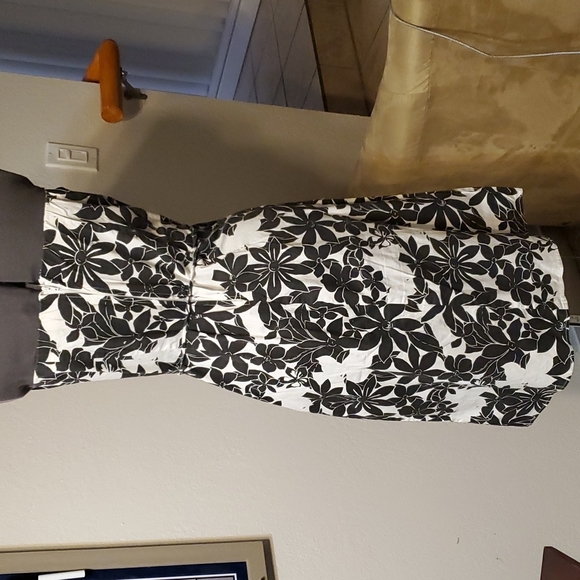 B/W Strapless Dress in Tropical Print; Sz 11 - Picture 8 of 11